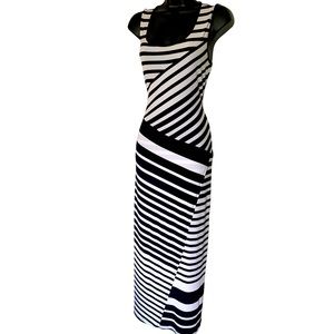 Chicos Maxi dress Runs big fits 10/12 . Tag says size Chicos 0